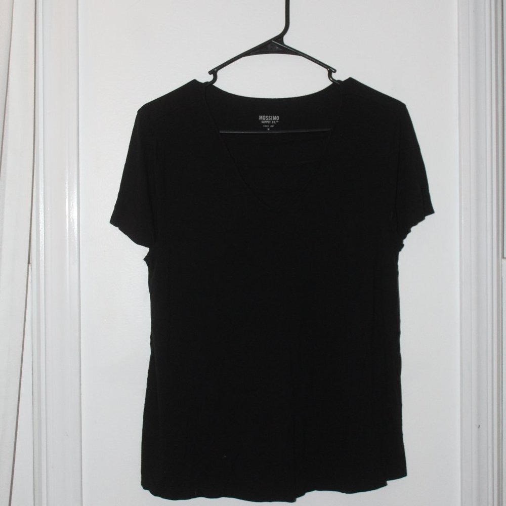 Basic Tee with Cutout Neck